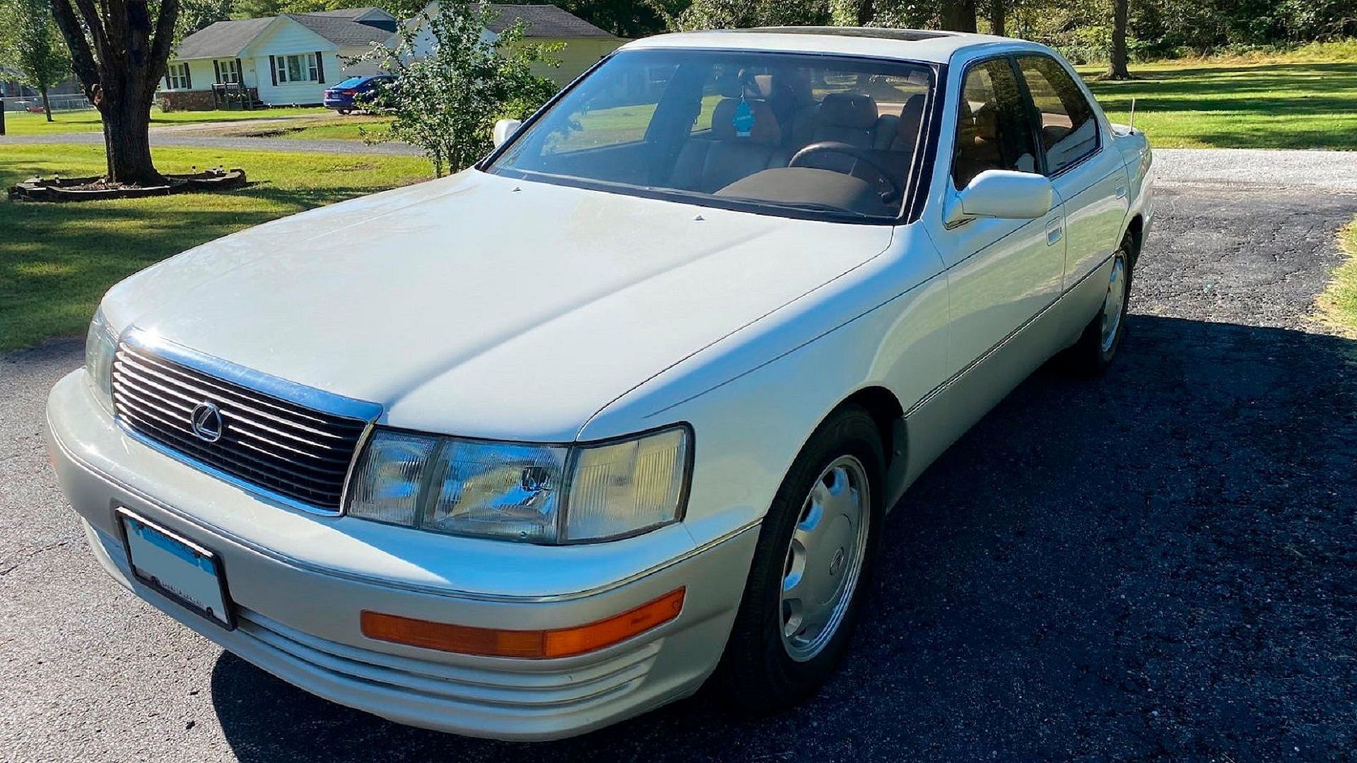 1996 Lexus LS400 parked