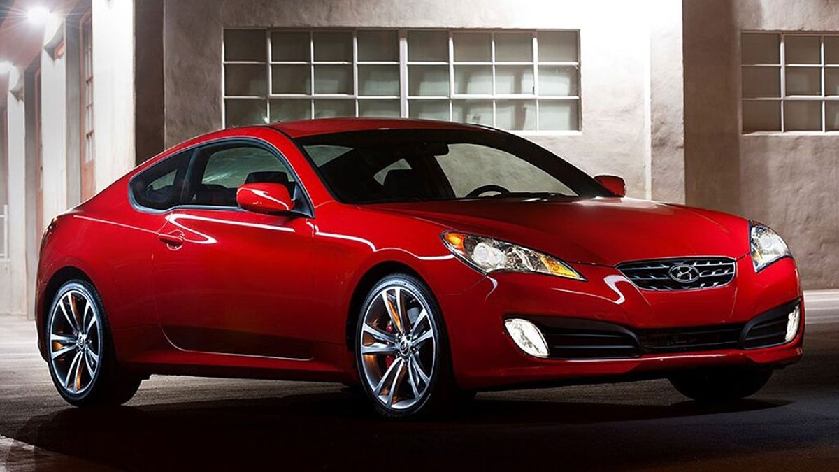 2012 Hyundai Genesis Coupe in red