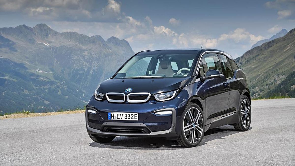 2018 BMW i3 front left view