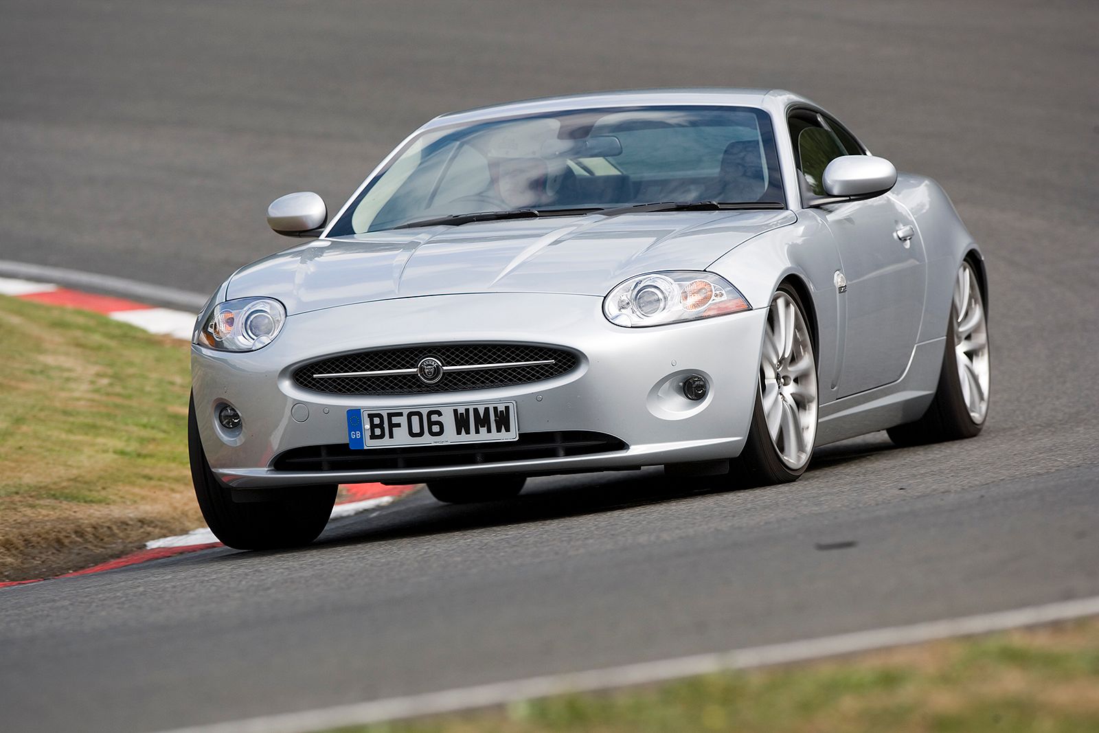 Jaguar XK - A stylish modern classic