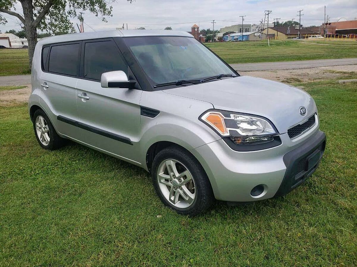 Silver 2011 Kia Soul + Wagon